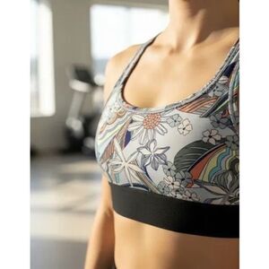 NWT Victoria Sport Floral Strappy Sports Bra Size Small Medium Support Unpadded